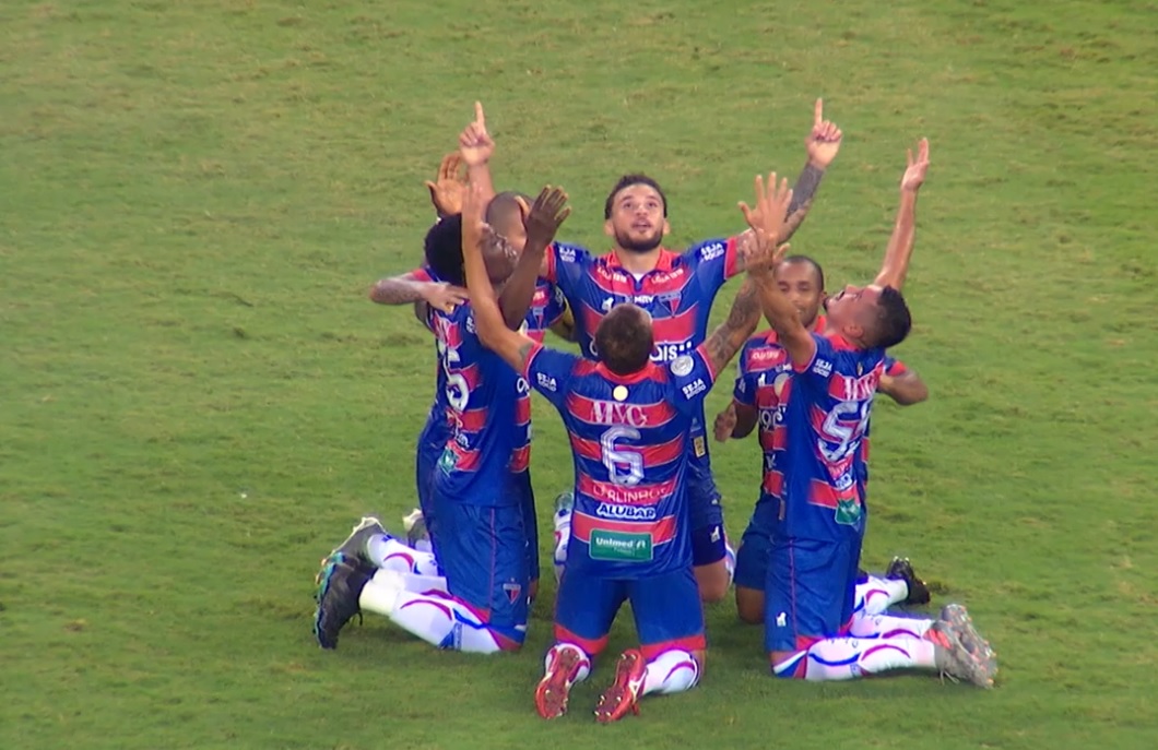 Jogadores comemoram o primeiro gol do Fortaleza (Foto: Reprodução/ SporTV/ Premiere)