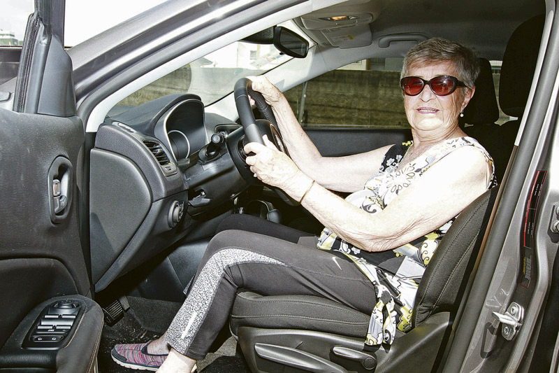 Atualmente, Dona Soly anda por aí a bordo de um Jeep Compass (Foto: Antonio Moreira / AT)