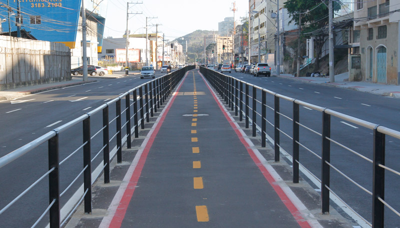 Avenida Leitão da Silva foi concluída após seis anos em obras (Foto: Leone Iglesias / AT)