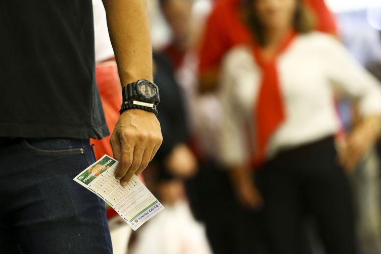 A Caixa Econômica Federal começou a receber nesta segunda-feira (11) as apostas para a Mega da Virada de 2019. (Foto: Marcelo Camargo/Agência Brasil)