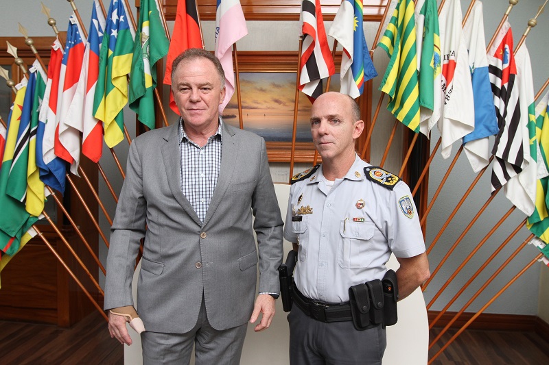 O governador Casagrande e o novo Comandante-Geral da Polícia Militar, Cel. Márcio Eugênio Sartório (Foto: Beto Morais/AT)