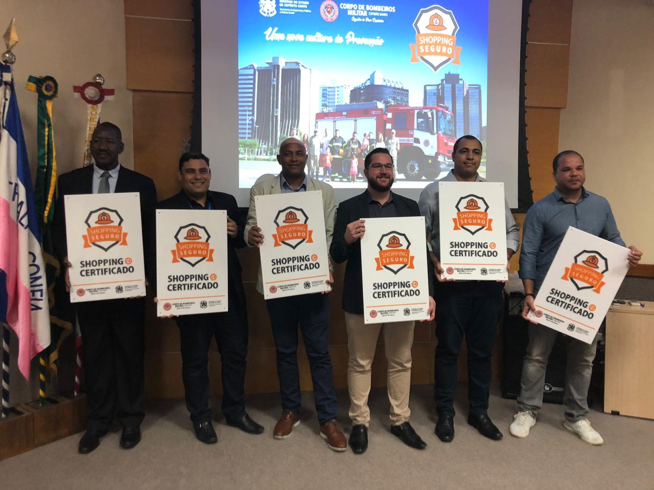Representantes dos shoppings da Grande Vitória com o selo
