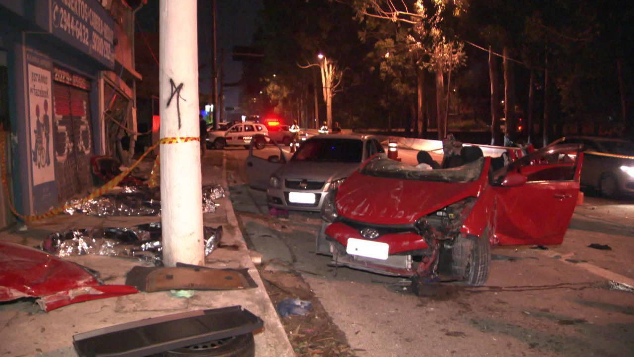 De acordo com o Corpo de Bombeiros, Luana de Cássia Rodrigues, 21, Jaqueline de Souza Silva, 22, Viviane Nascimento Silva e uma quarta mulher, ainda não identificada, morreram no local. (Foto: Reprodução)