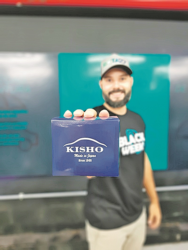 Rodrigo Calazans com o produto: “Extremamente durável” (Foto: Divulgação)