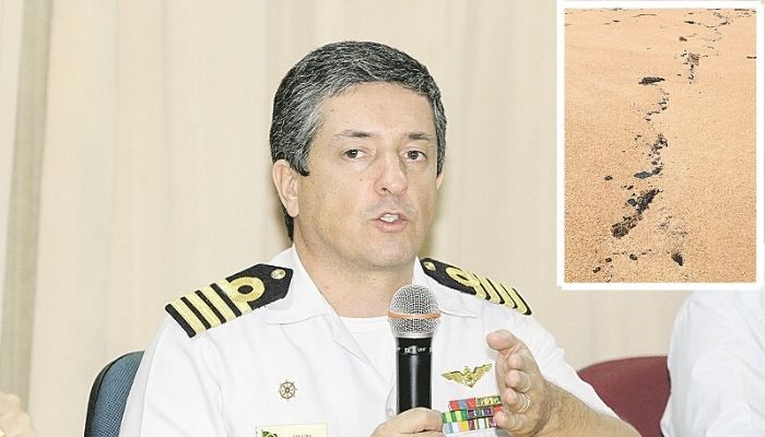 Silvio Ferreira, capitão da Marinha diz que fragmentos de óleo foram encontrados em Urussuquara (destaque) (Foto: Kadidja Fernandes/AT/ Divulgação da Marinha)