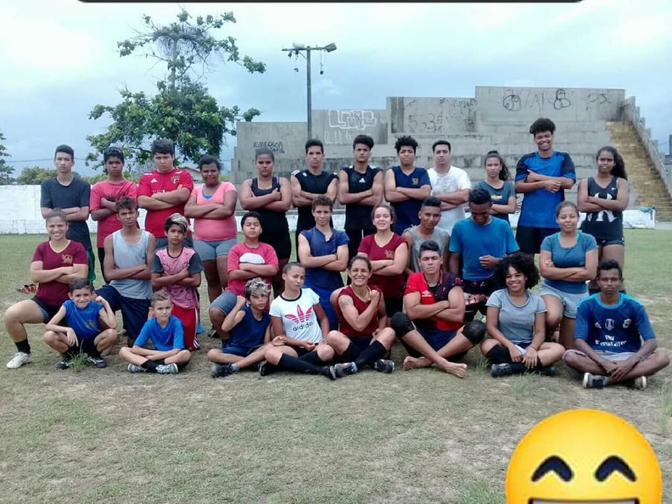 Time de Rugby postou uma foto antes da viagem para Ilha Bela (Foto: Divulgação / Facebook)
