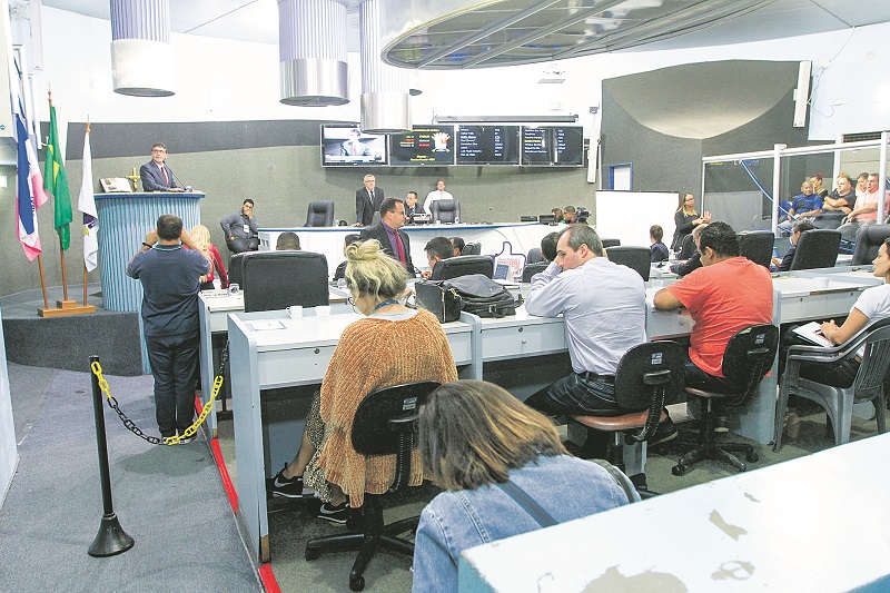 Vereadores aprovaram, por unanimidade, a proposta de Roberto Martins. Prefeitura vai fazer estudo (Foto: Dayana Souza/ AT)