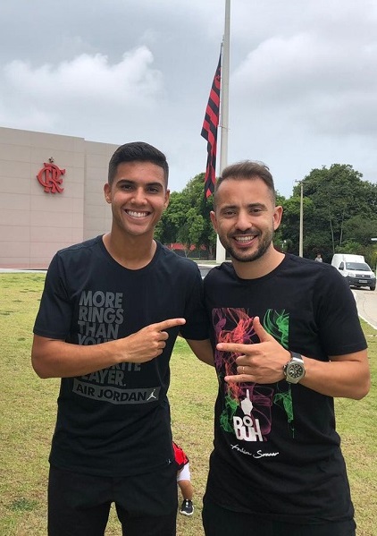 Yuri de Oliveira e o meia profissional Everton Ribeiro (Foto: Reprodução/Arquivo Pessoal)