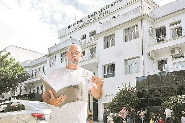  Marcelo  Ferreira tenta fazer  um exame pela quinta vez no  Hospital Universitário
