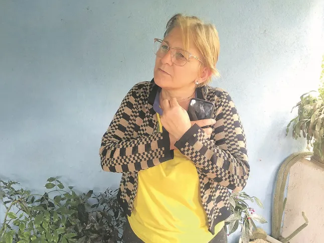 Débora Lorençoni, de 51 anos, diz que perdeu a filha, e os netos, a mãe