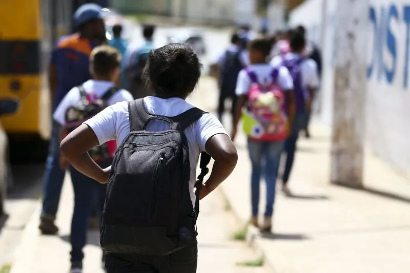 Imagem ilustrativa da imagem Desempenho de alunos da rede pública melhora em Português e Matemática