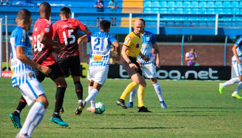 Imagem ilustrativa da imagem Avaí e Athletico-PR se despedem do Brasileirão com empate