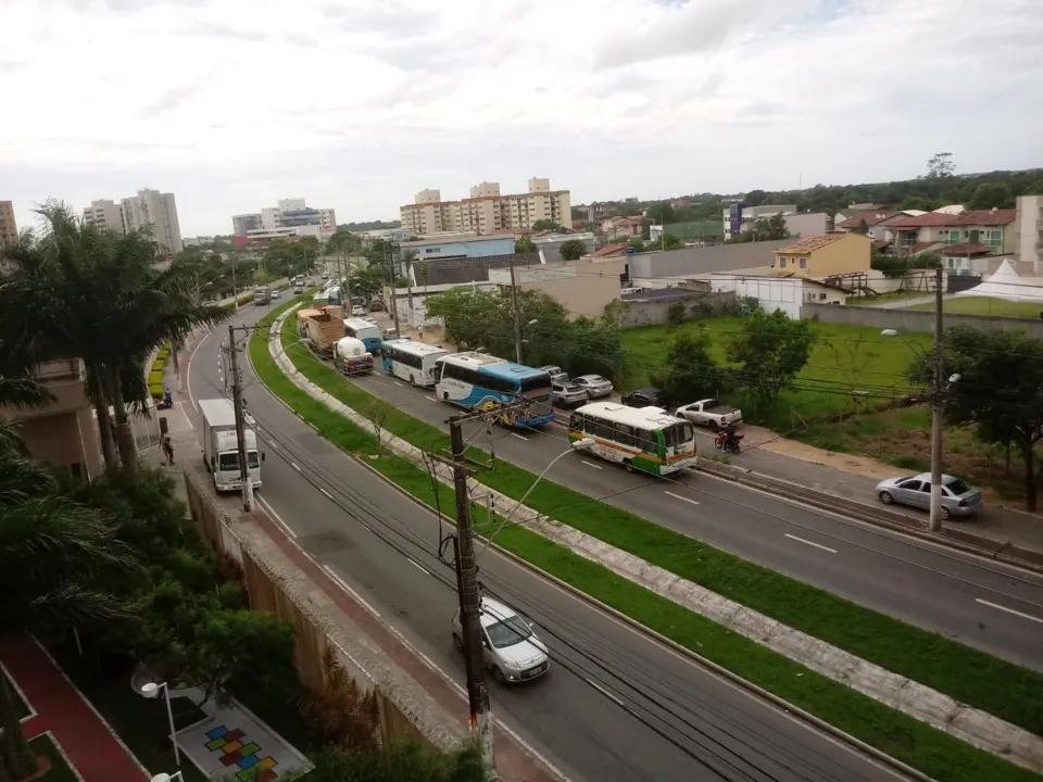 Imagem ilustrativa da imagem Caminhão e ônibus se envolvem em acidente na Serra