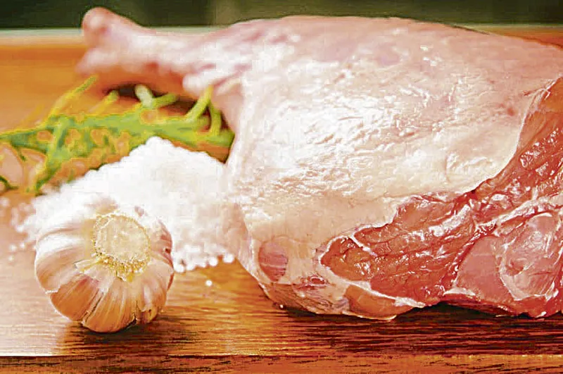 Imagem ilustrativa da imagem Carnes de frango e porco ficam mais caras no Estado