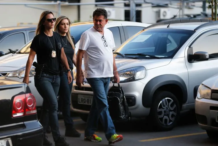 Imagem ilustrativa da imagem Ex-deputados soltos por engano retornam à prisão