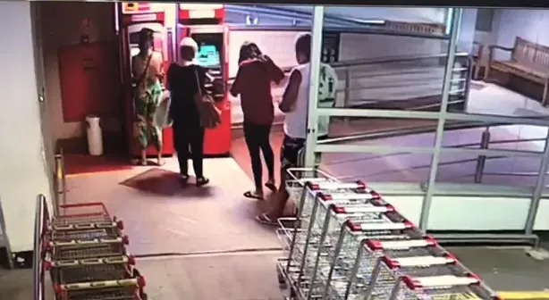 Imagem ilustrativa da imagem Idosa aceita ajuda em caixa eletrônico, cai em golpe e perde R$ 8 mil