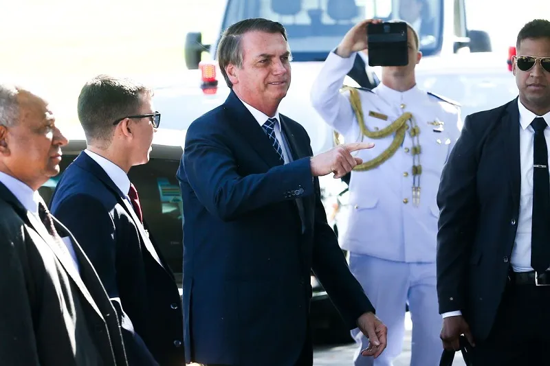 Imagem ilustrativa da imagem "Lula já é uma carta fora do baralho", diz Bolsonaro em entrevista ao SBT