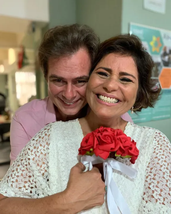 Imagem ilustrativa da imagem Sogros de Tatá Wernerck se casam após 25 anos de união