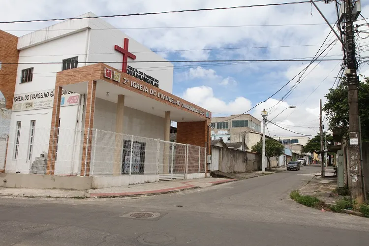 Imagem ilustrativa da imagem Pastor é rendido dentro de igreja e tem carro roubado