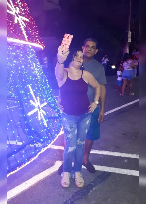 Imagem ilustrativa da imagem Público se reúne para assistir ao Natal Iluminado