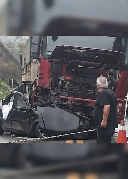 Imagem ilustrativa da imagem Acidente entre caminhão e carro deixa três mortos e dois feridos na BR-262