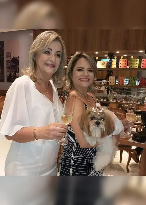 Imagem ilustrativa da imagem Cadelinha é tratada como filha e vira dama de honra em casamento