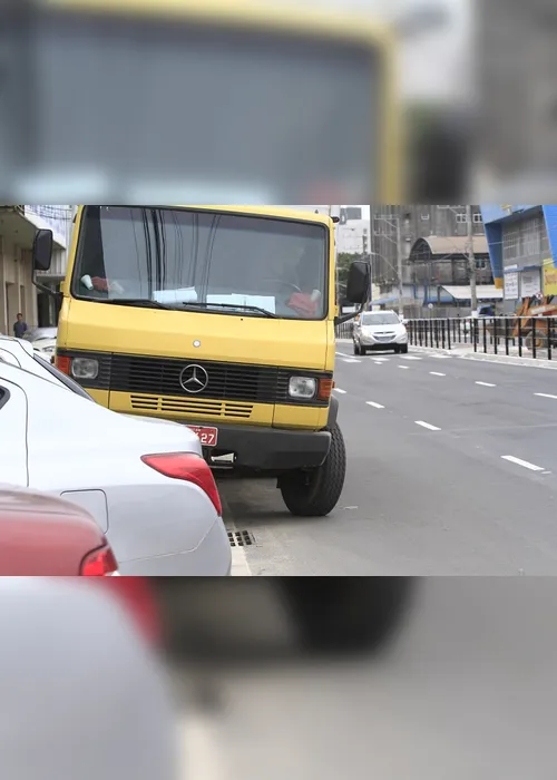 Imagem ilustrativa da imagem Motoristas ignoram lei e estacionam na Leitão da Silva