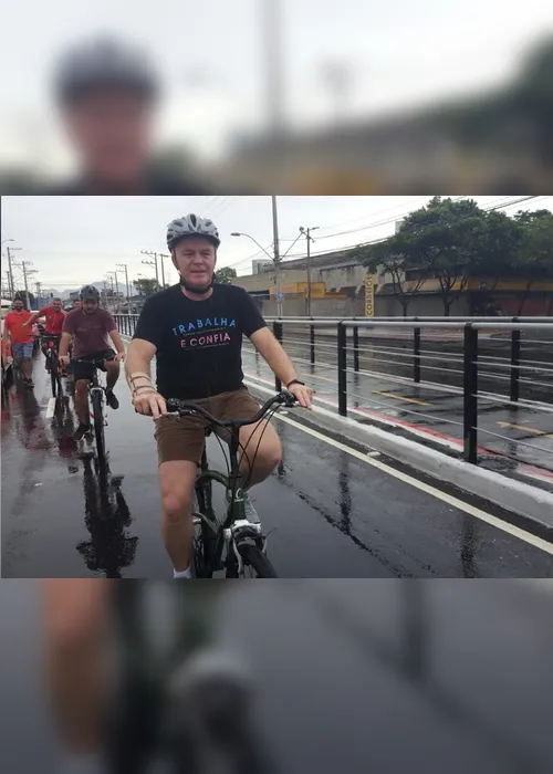 Imagem ilustrativa da imagem Governador chega de bike para inauguração da nova Leitão da Silva
