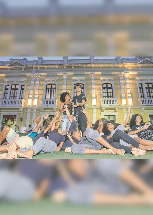 Imagem ilustrativa da imagem Grupo de cultura africana no Natal iluminado neste sábado