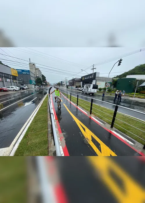 Imagem ilustrativa da imagem Governador chega de bike para inauguração da nova Leitão da Silva