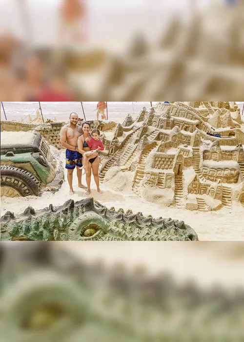 Imagem ilustrativa da imagem Artesão é notificado por esculturas nas areias de Guarapari