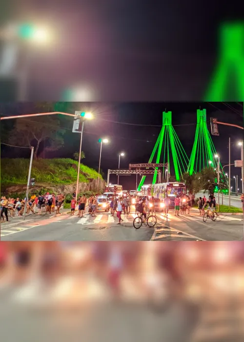 Imagem ilustrativa da imagem Protesto na Ponte da Passagem complica o trânsito em Vitória