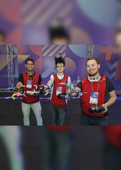 Imagem ilustrativa da imagem Show de malabarismos no ar com drones