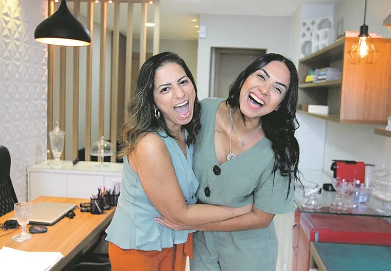 As irmãs Ana Paula e Mariana Barboza Freitas trabalham juntas e a relação de afeto e amizade entre elas ajuda a tornar a vida das duas ainda mais feliz