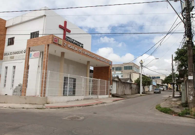 Pastor perde carro em assalto no Bairro Feu Rosa, na Serra