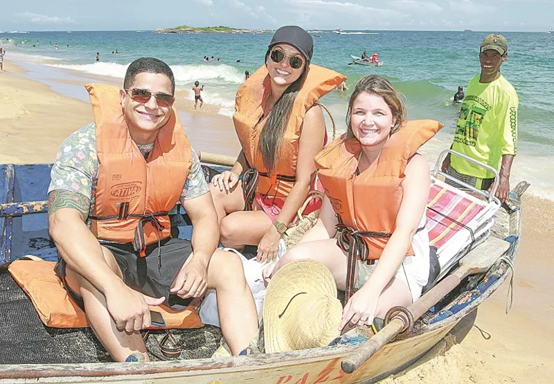 Alex, Jaqueline, Renata e Joel: passeio pelas ilhas de Itapuã