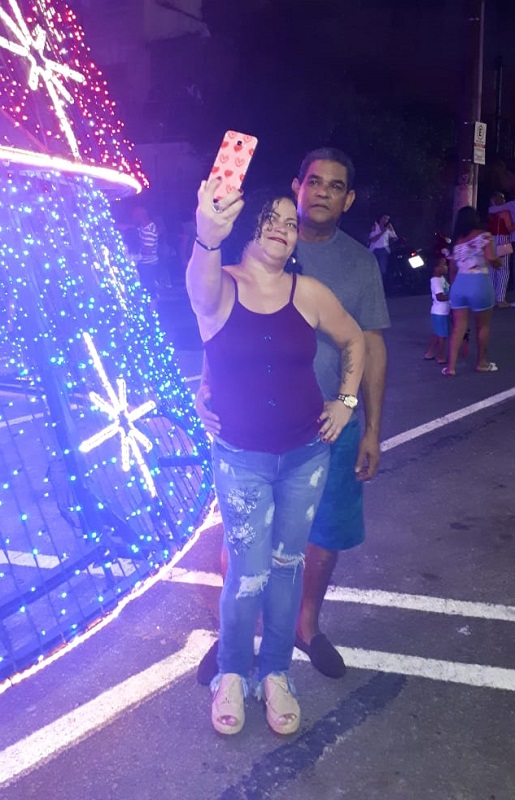 Marinete e Claudio posaram para selfie. (Foto: Leone Oliveira)