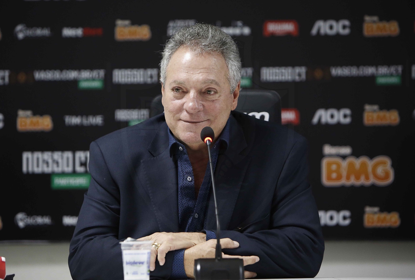 Abel Braga durante a coletiva de apresentação (Foto: Rafael Ribeiro / Vasco)