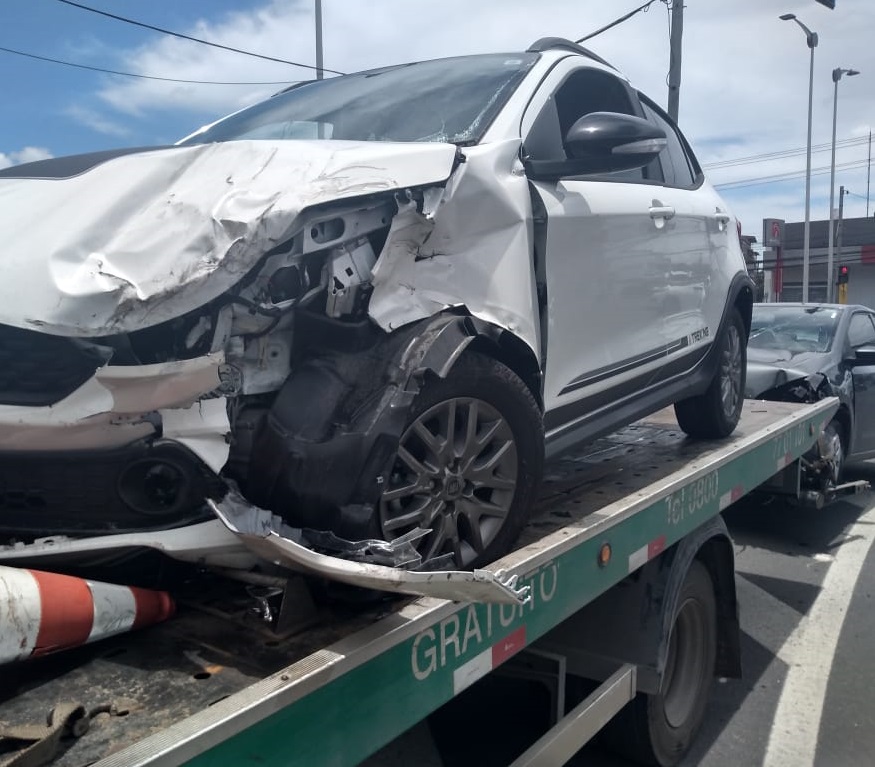 Motorista do Fiat Argo estava com a filha de 11 anos (Foto: Fábio Nunes/ AT/ 10/12/19)