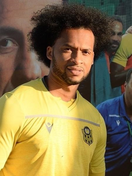Arturo Mina foi dispensado pelo clube para acompanhar o filho. (Foto: Divulgação/Malatyaspor)