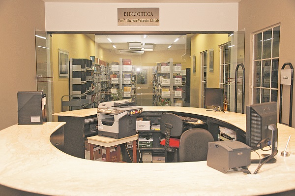 Biblioteca da Pio XII: acervo informatizado e atualizado para alunos (Foto: Divulgação)