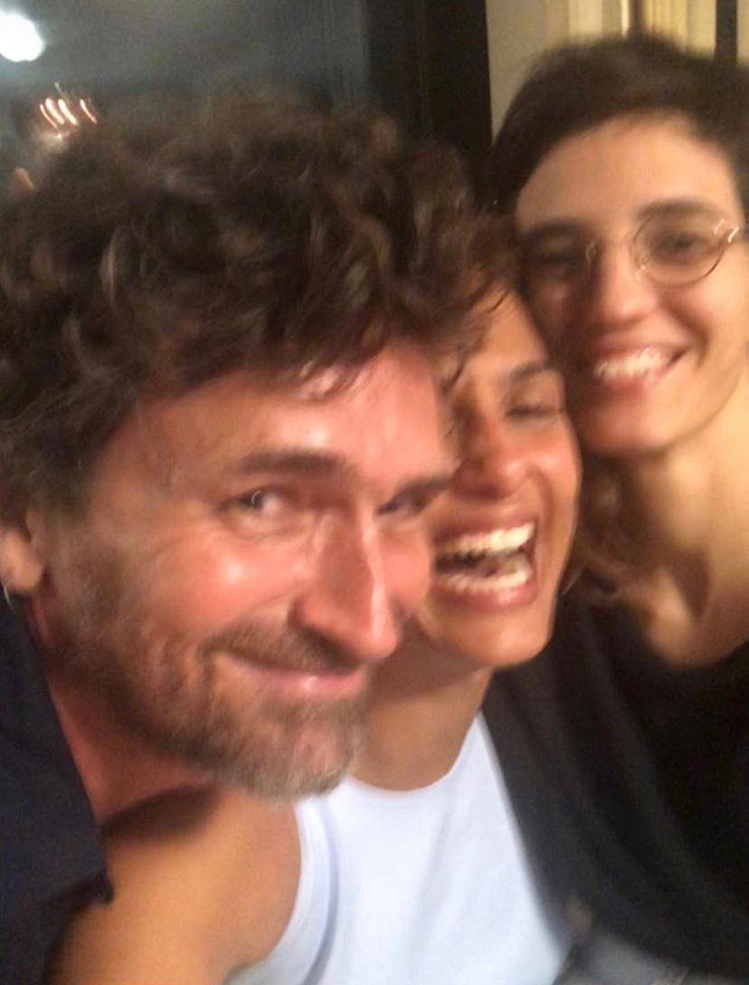 Camila Pitanga, entre o ex-marido e a atual namorada (Foto: Reprodução / Instagram)