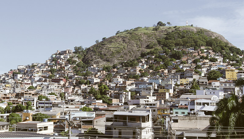 Complexo da Penha em Vitória é um dos locais na Grande Vitória onde ocorrem diversos bailes clandestinos (Foto: Beto Morais / AT)