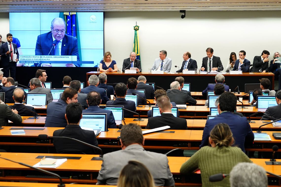 Comissão do orçamento (Foto: Pablo Valadares/Câmara dos Deputados)