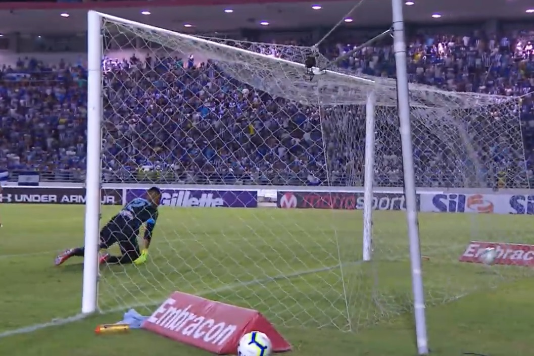 Primeiro gol da partida foi do Bahia (Foto: Reprodução/ SporTV/ Premiere)