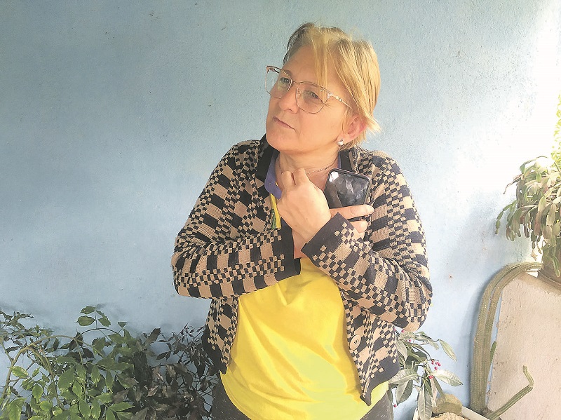 Débora Lorençoni, de 51 anos, diz que perdeu a filha, e os netos, a mãe (Foto: Alessandro de Paula )