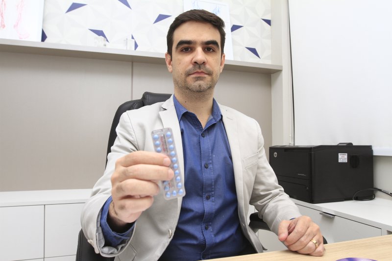 O cirurgião vascular Brenno Seabra disse que a paciente usava anticoncepcional em tratamento contra acne. (Foto: Dayana Souza/AT)