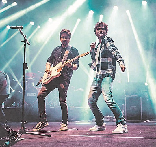 A dupla Bruninho e Davi entre as atrações nacionais que fazem a festa da virada em Guarapari (Foto: Divulgação)
