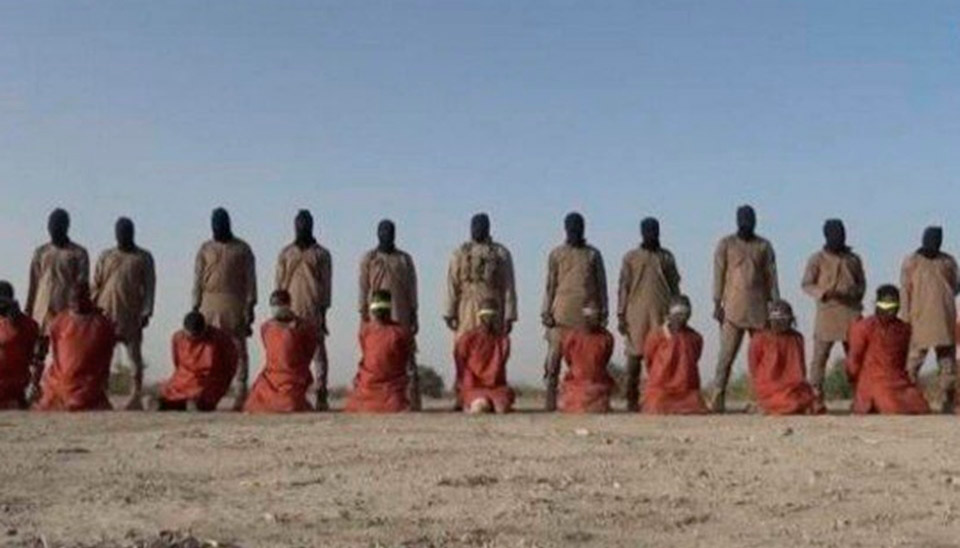 Estado Islâmico divulgou vídeo com as execuções (Foto: Reprodução / Youtube)