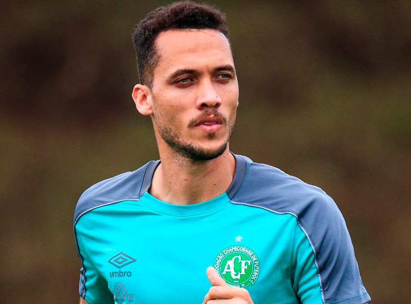 Neto chegou a voltar aos gramados, mas decidiu se aposentar após sentir dores (Foto: Marcio Cunha/Chapecoense)